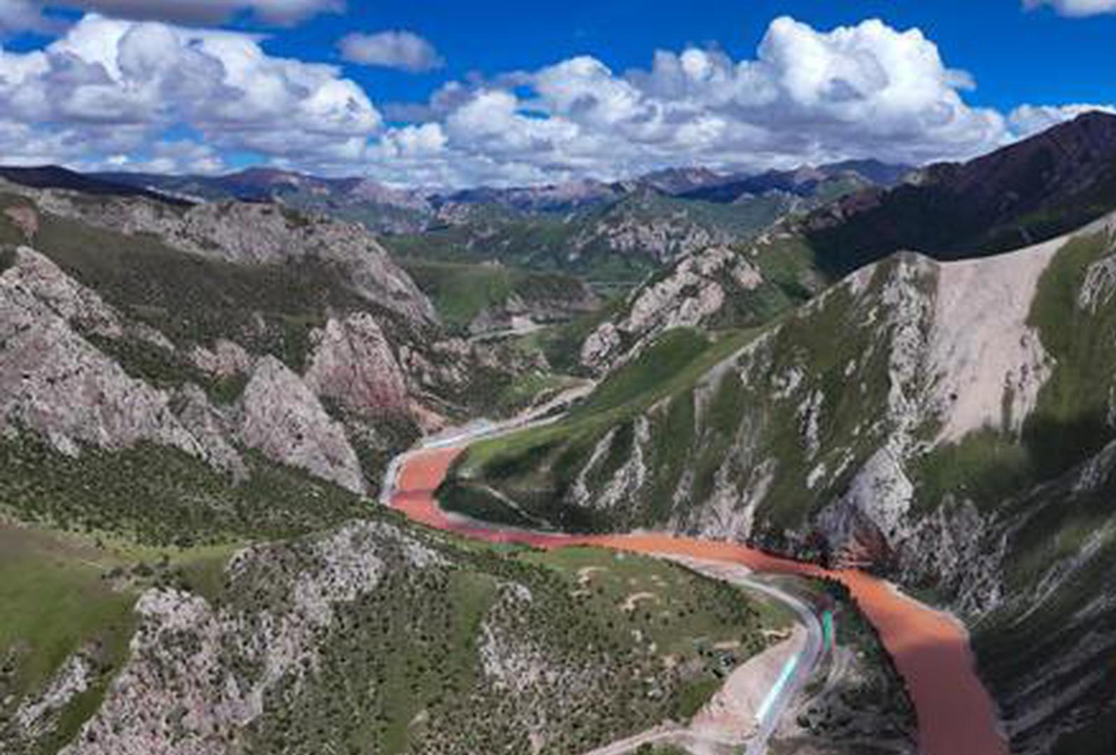Magnificent view of first bend of Langcang River in NW China's Qinghai