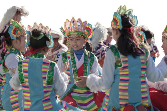 Primary school Tibetan Opera performers talk during a performance in Chengguan District, 
Lhasa, December 6, 2019 (Photo by VCG)