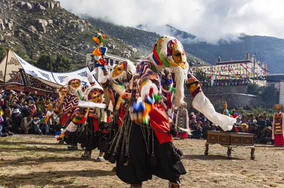 A crowd watches a Tibetan Opera performance outside Drepung Monastery during the 
Shoton Festival, Lhasa, August 14, 2015 (Photo by VCG)