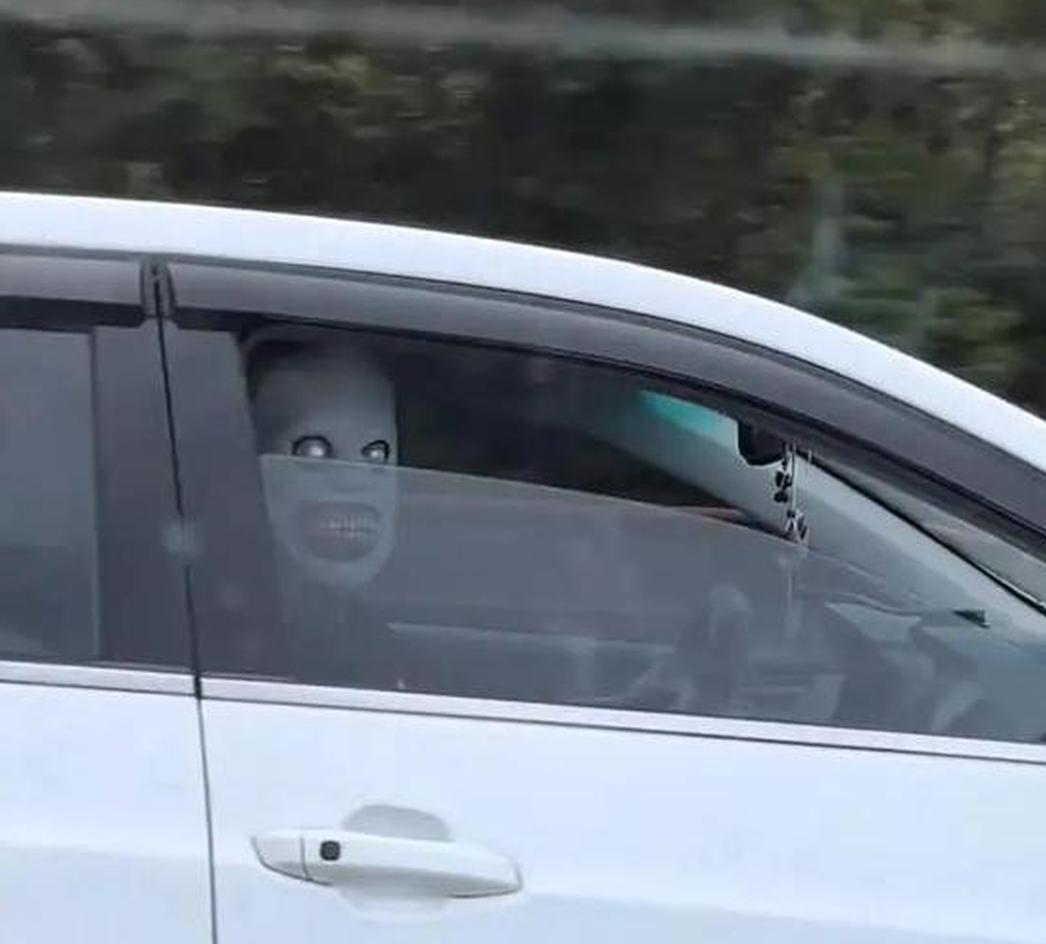 Man criticized for wearing horror mask to scare passing vehicles on expressway in Hangzhou