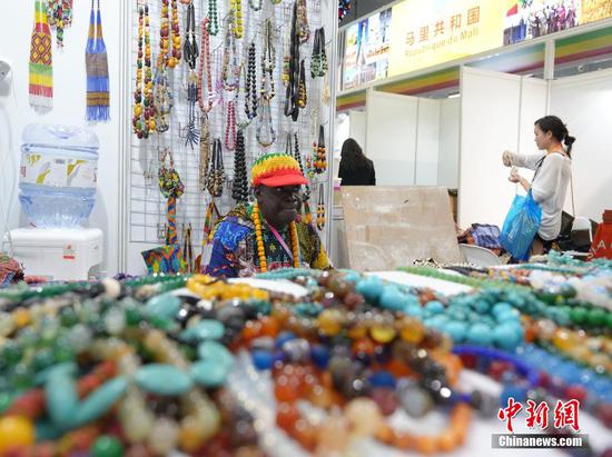 （W.E. Talk）Yoro Diallo: Why should China and Africa 'build a community with a shared future and pursue common development'?