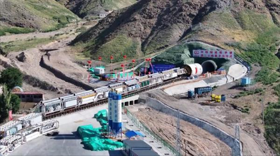 The construction site of the first tunnel of the Guozigou section of the West-to-East gas transmission pipeline, Xinjiang Uygur Autonomous Region, northwest China, August 27, 2025. (Photo/CMG)