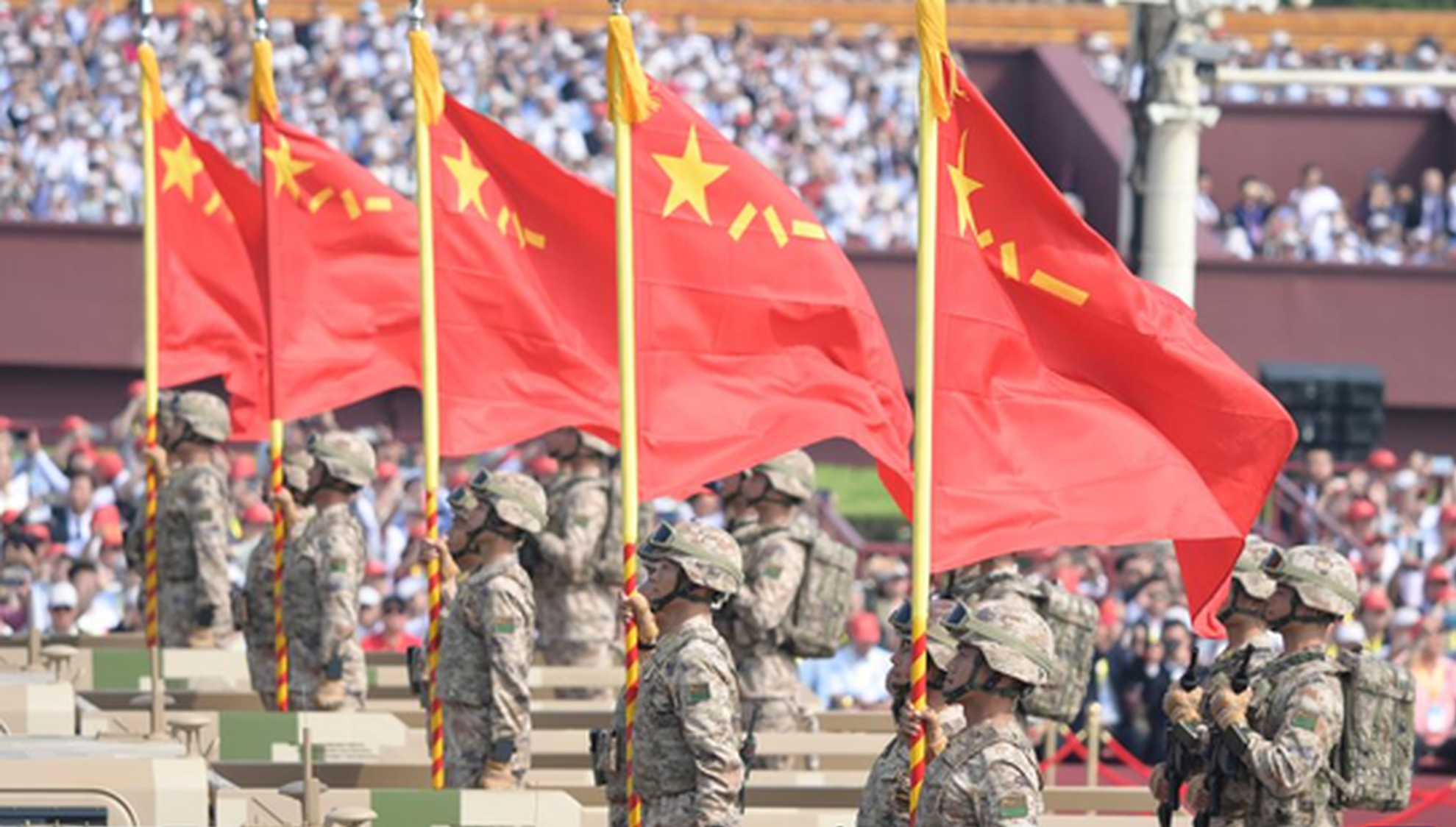 Hero units' banner formation marches through Tian'anmen Square