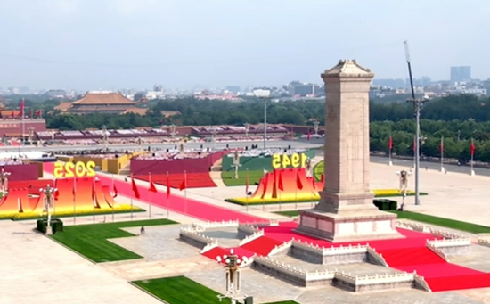 China unveils electronic countermeasures in V-Day parade