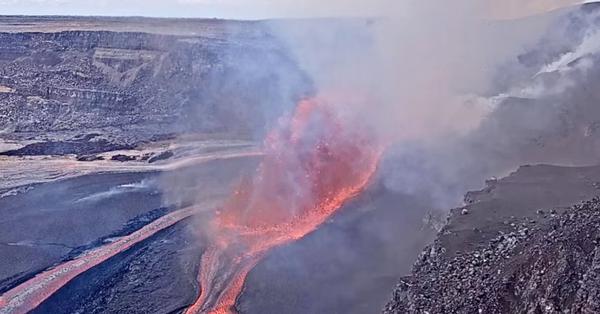 Hawaii's Kilauea Volcano erupts