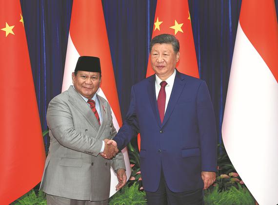 President Xi Jinping meets with Indonesian President Prabowo Subianto at the Great Hall of the People in Beijing on Wednesday. Prabowo was in China to attend the commemorations marking the 80th anniversary of the victory in the Chinese People's War of Resistance Against Japanese Aggression (1931-45) and the World Anti-Fascist War. (Photo/Xinhua)