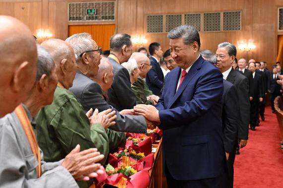 Xi Jinping and other leaders shake hands with war veterans before a grand cultural gala at the Great Hall of the People in Beijing, capital of China, Sept. 3, 2025. With the theme of "Justice Prevails," the gala was staged on Wednesday evening to commemorate the 80th anniversary of the victory of the Chinese People's War of Resistance against Japanese Aggression and the World Anti-Fascist War.Party and state leaders Xi Jinping, Li Qiang, Zhao Leji, Wang Huning, Cai Qi, Ding Xuexiang, Li Xi, and Han Zheng watched the gala with about 6,000 people. (Xinhua/Xie Huanchi)