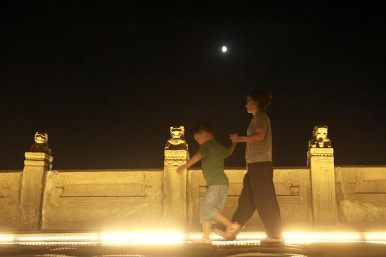 Lighting ceremony held at Lugou Bridge in Beijing