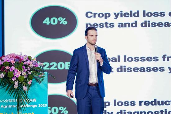 PlantPulse Patch project member gives a presentation on their project in Hangzhou, Aug 29, 2025. (Photo provided by the organizer)