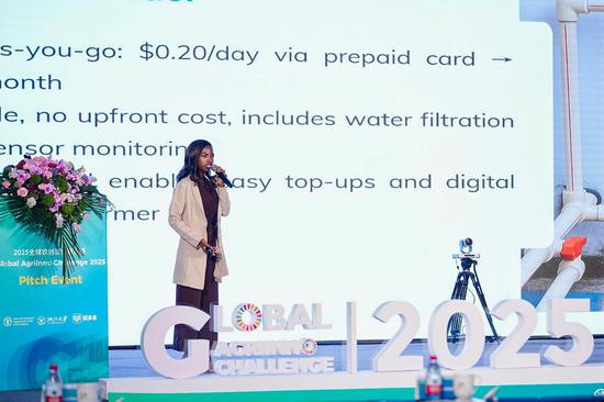 Representative of the SafeSip is pitching their project in GAC in Hangzhou, Aug 29, 2025. (Photo provided by the organizer)