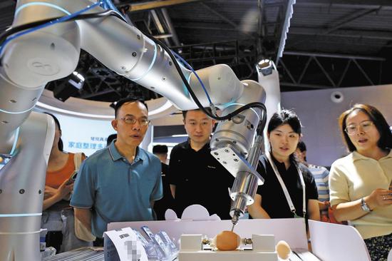 China's manufacturing to add 8 trillion yuan during 14th Five-Year Plan period