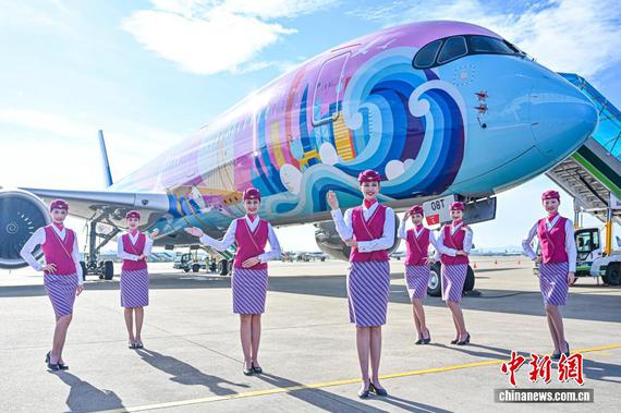 Photo taken on Sept. 19, 2025 shows China Southern Airlines’ first aircraft featuring China's 15th National Games at Guangzhou Baiyun International Airport, south China's Guangdong Province. (Photo/China News Service)
