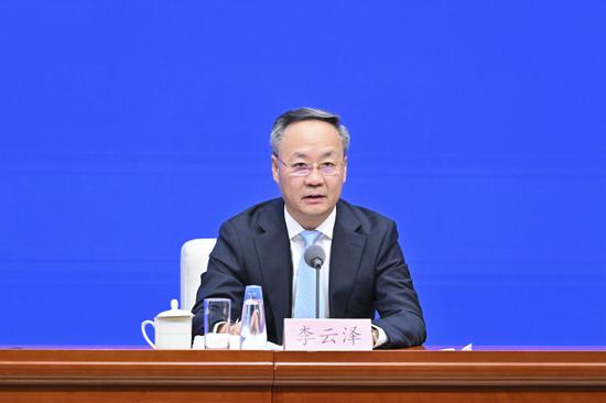 Official calls for cooperation, innovation in financial sector