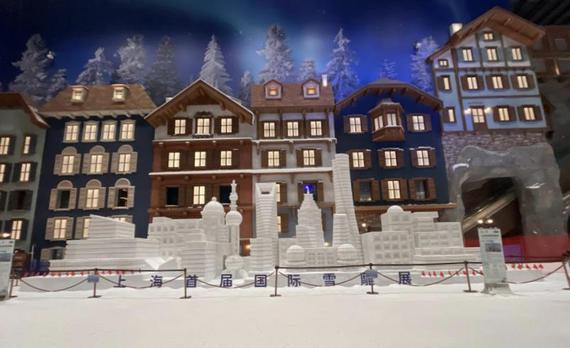 Shanghai's iconic "skyscraper trio" are highlighted in the International Snow Sculpture Exhibition at the Shanghai L+SNOW Indoor Skiing Theme Resort in Lin-gang Special Area. (Photo by Li Junfeng / chinadaily.com.cn)
