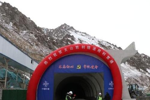 Frottage erotik video Plug bilan anal jinsiy aloqa fotosurati