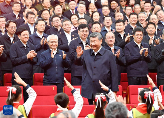 Xi attends gala marking 70th founding anniversary of Xinjiang Uygur Autonomous Region
