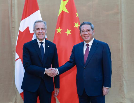 Premier Li Qiang meets with Canadian Prime Minister Mark Carney in New York, the United States, Sept 23, 2025.(Photo/Xinhua)