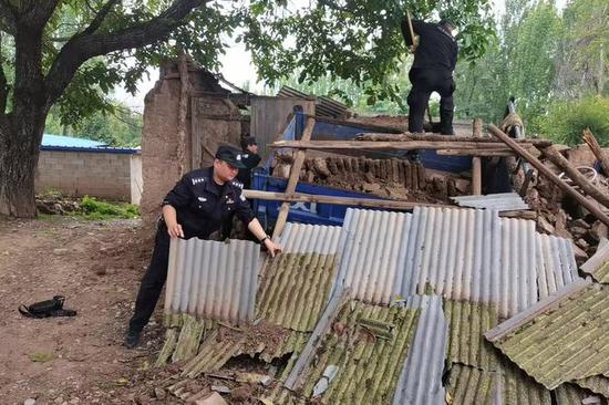 Houses collapse after earthquake hits rural area of Gansu