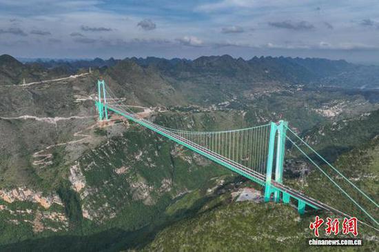 Photo taken on Sept. 4, 2025 shows the Huajiang Grand Canyon Bridge. (China News Service) Photo taken on Sept. 4, 2025 shows the Huajiang Grand Canyon Bridge. (China News Service)