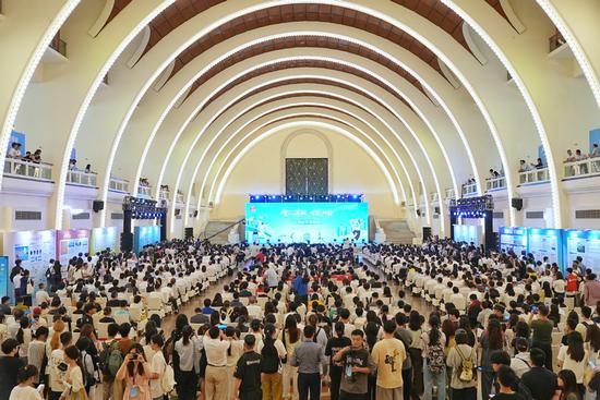 Careers fair showcases opportunities in Huan province