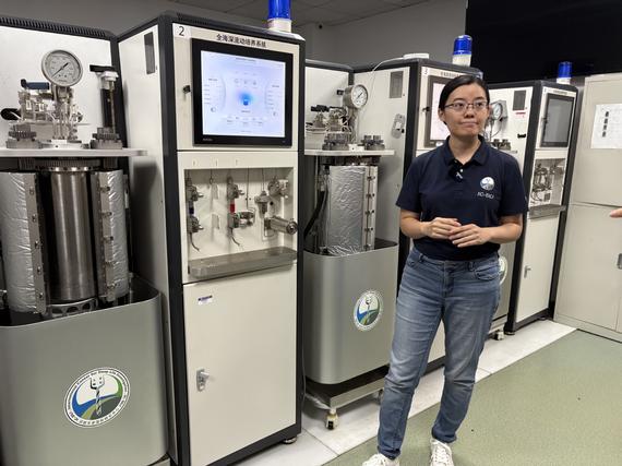Zhao Weishu, an associate researcher at SJTU's School of Life Sciences and Biotechnology, introduces her research work at the lab on Friday. (Photo by Zhou Wenting/chinadaily.com.cn)