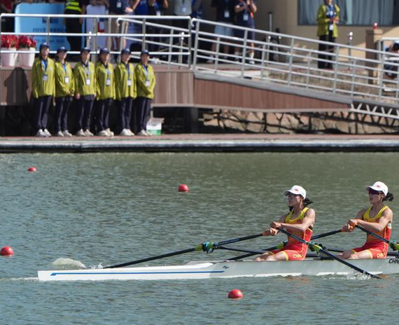 The women's lightweight double sculls pair of Zou Jiaqi and Fu Ling clinch their victory on Thursday in Shanghai. [Photo by Gao Erqiang/China Daily]