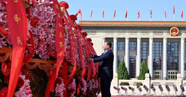 Xi pays tribute to national heroes on Martyrs' Day