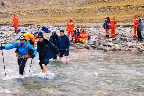 Qinghai rescue operation saves 251 trapped hikers after one death