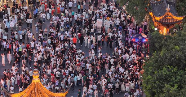 China sees 888 m domestic trips during National Day and Mid-Autumn Festival holiday
