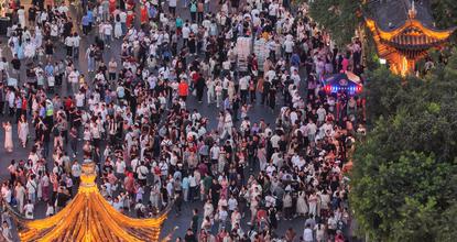 China sees 888 m domestic trips during National Day and Mid-Autumn Festival holiday