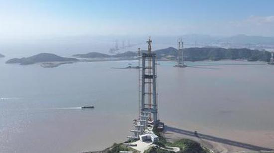 China's largest cross-sea suspension bridge achieves topping-out on main tower