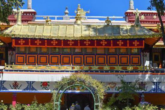 Autumn hues grace Norbulingka in Lhasa