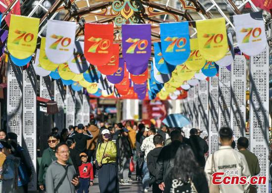 Tourists walk under banners celebrating the 70th anniversary of the Xinjiang Uygur Autonomous Region at the International Grand Bazaar pedestrian street in Urumqi, Xinjiang on Sept. 22, 2025. (Photo: China News Service/Liu Xin) Tourists walk under banners celebrating the 70th anniversary of the Xinjiang Uygur Autonomous Region at the International Grand Bazaar pedestrian street in Urumqi, Xinjiang on Sept. 22, 2025. (Photo: China News Service/Liu Xin)