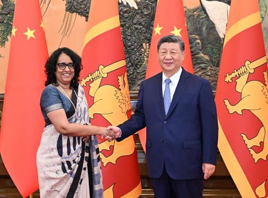 Xi meets Sri Lankan PM