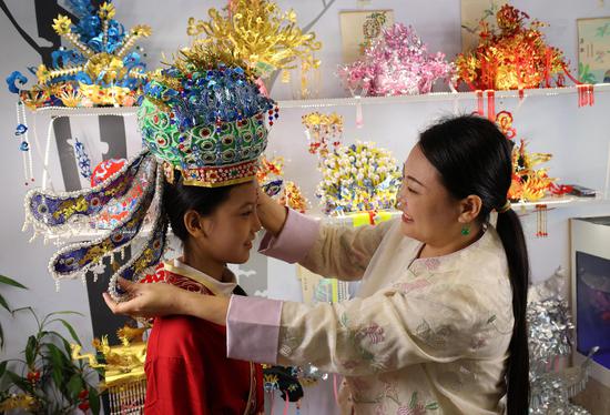 Mum turns beverage cans into gorgeous coronets