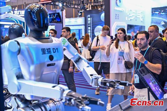 A buyer is attracted by a humanoid robot at the 138th edition of the China Import and Export Fair in Guangzhou, Guangdong Province, Oct. 15, 2025. (Photo: China News Service/Chen Jimin) A buyer is attracted by a humanoid robot at the 138th edition of the China Import and Export Fair in Guangzhou, Guangdong Province, Oct. 15, 2025. (Photo: China News Service/Chen Jimin)