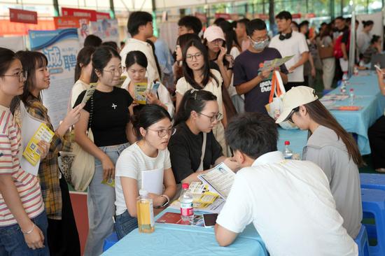 China's job market stable in first three quarters of this year