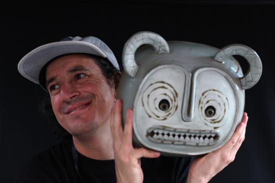 Global ceramic artisans gather in China's 'porcelain capital' as stall owners