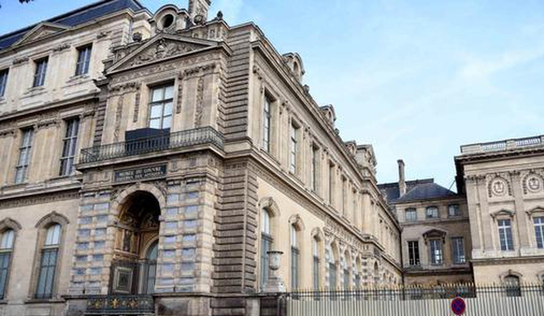 'Two suspects' arrested for Louvre jewels heist