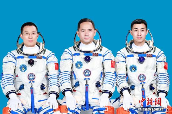 Shenzhou-21 crew for space station mission unveiled