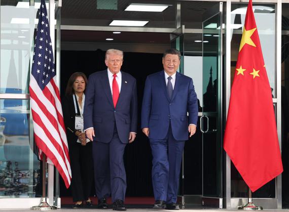 Chinese President Xi Jinping meets with U.S. President Donald Trump in Busan, South Korea, Oct. 30, 2025. (Xinhua/Huang Jingwen)