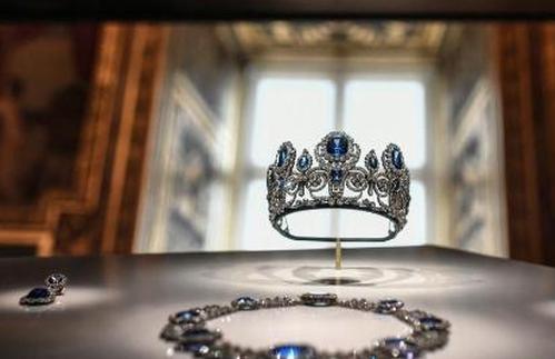 Five new suspects arrested in Louvre jewel heist 