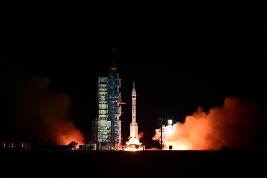 Shenzhou XXI blasts off, on way to space station
