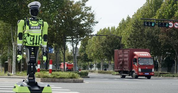 Robot traffic officer works in Wuzhen, E China's Zhejiang