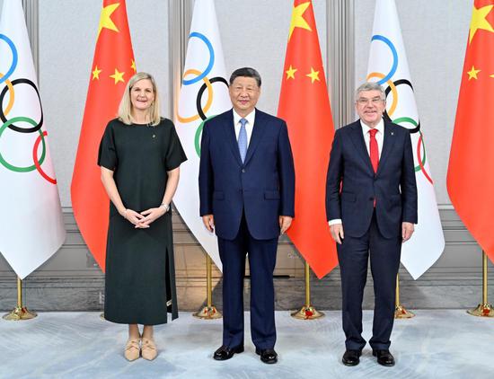 Xi meets with IOC President, Honorary President for Life