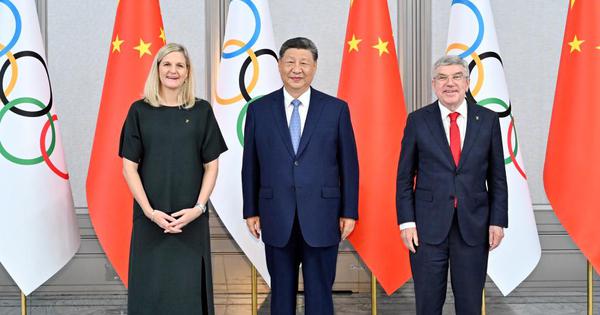 Xi meets with IOC President, Honorary President for Life