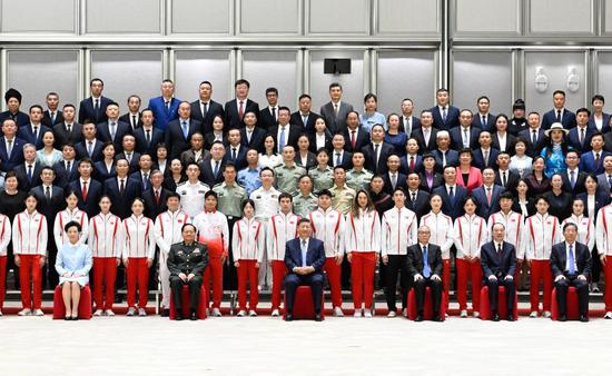 Xi meets national honorees in sports
