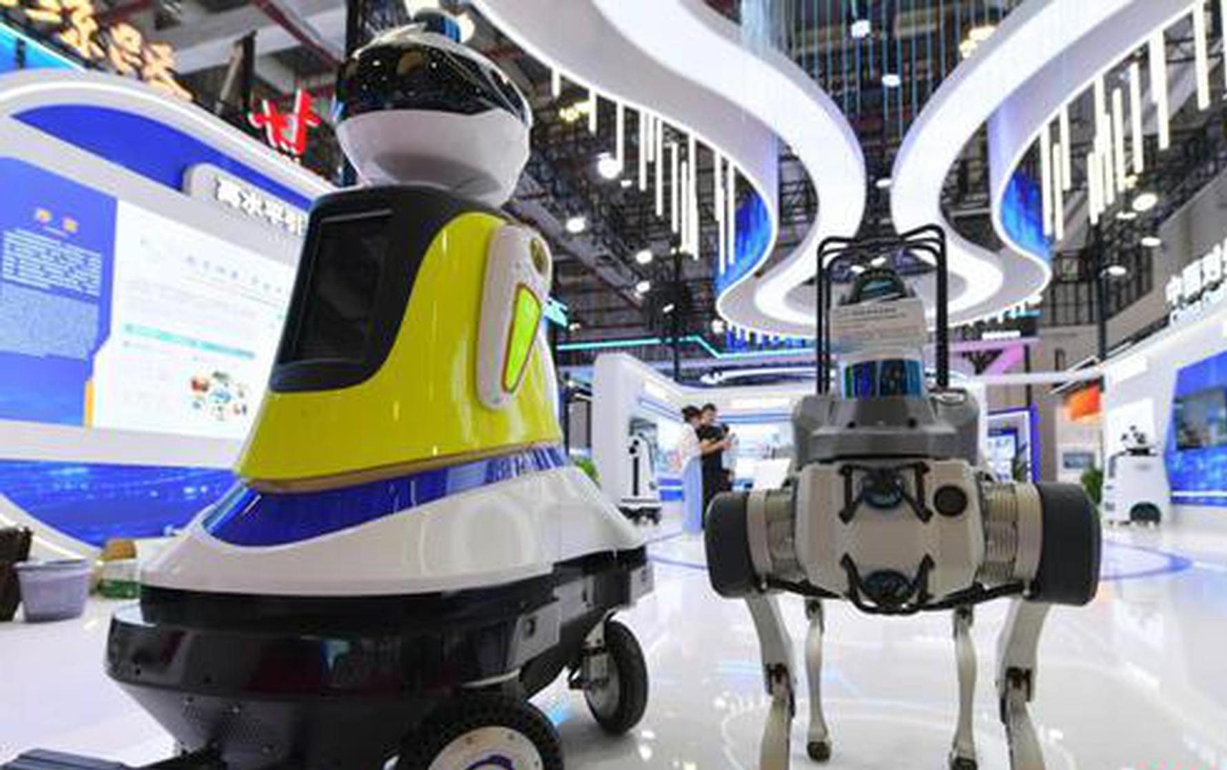 China opens first humanoid robot 7S shop in Wuhan