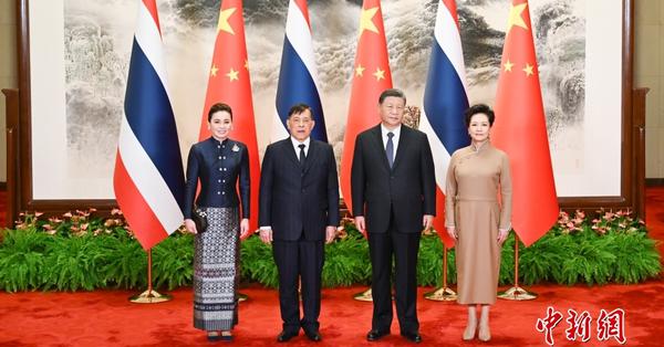 Chinese President Xi Jinping meets with Thailand's king in Beijing