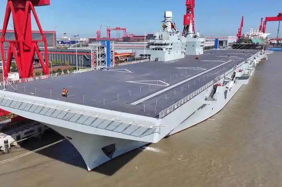 Sichuan amphibious ship returns after maiden sea trial
